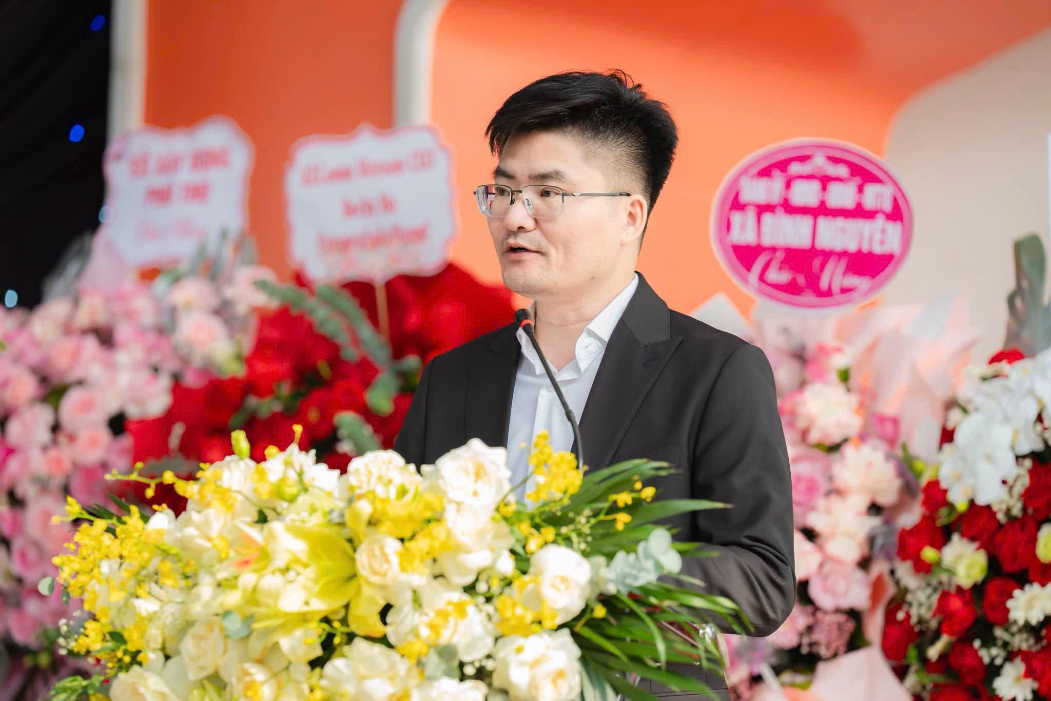 Ông Nguyễn Văn Hùng chủ tịch HĐQT Tập đoàn CNCTech phát biểu khai mạc.
